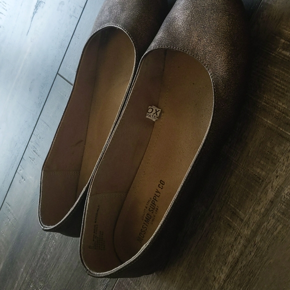 Flats - Picture 2 of 4